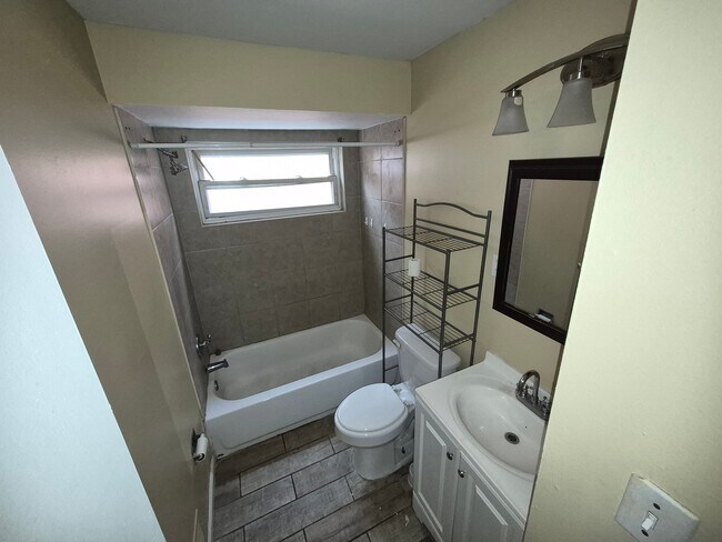 Photo - 18884 Bloom St