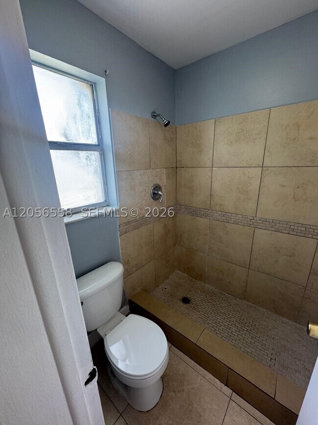 Building Photo - 4519 Treehouse Ln Unit H