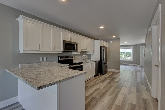 Photo - 771 Maclaren Av