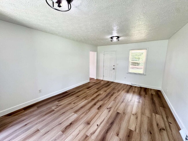 Photo - Easy living in Easley