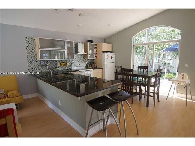 Photo - 882 Garnet Cir