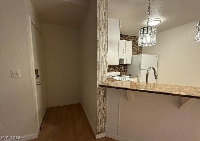 Photo - 460 Elm Dr Unit 204