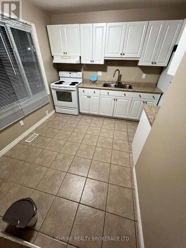 Photo - 690 Little Grey St