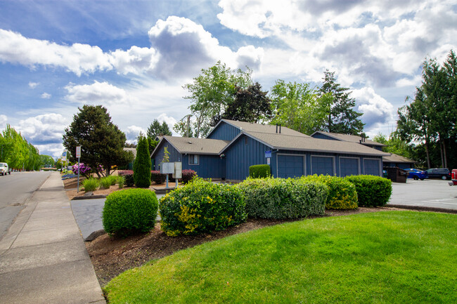 Building Photo - Beverly Townhomes