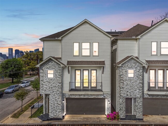 Building Photo - 2909 Gillespie St