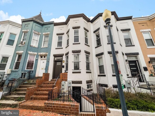 Photo - 27 Todd Pl NE