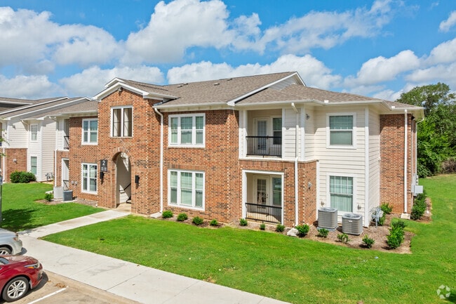 Fotografía del edificio - Sandy Creek Apartments
