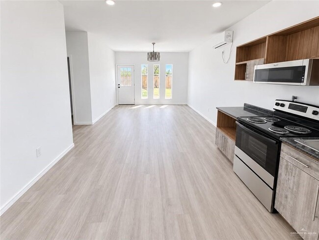 1200 S 2nd St