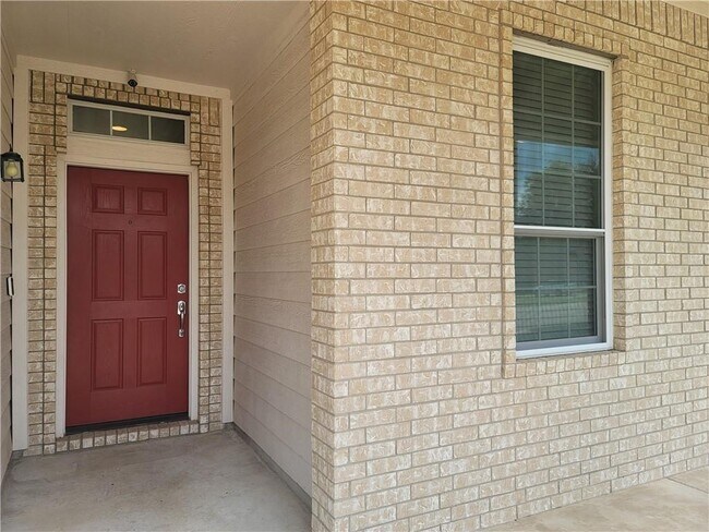 Photo - 208 Hummingbird Ln