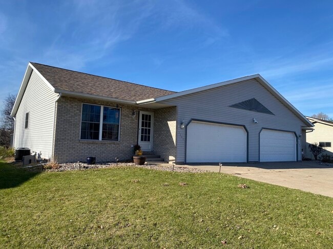 Building Photo - 3206 S Cedar Ave