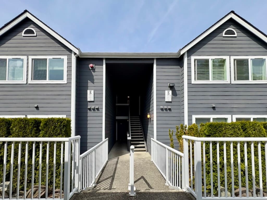 Entrance - 12510 109th Ct NE (Kirkland, WA)