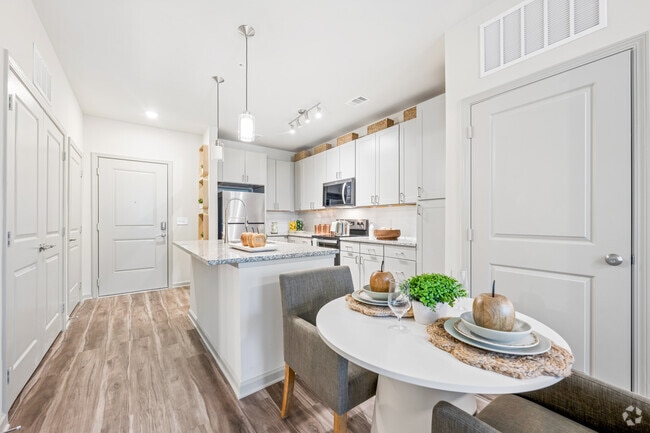 1BR, 1BA - 744SF - Dining Room