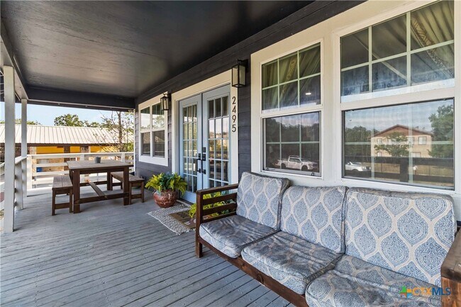 Photo - 2495 Lakeshore Dr