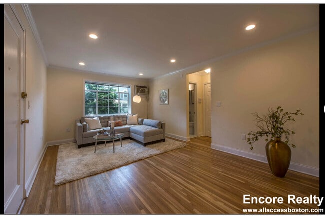 Building Photo - 84 St Paul St Unit 2