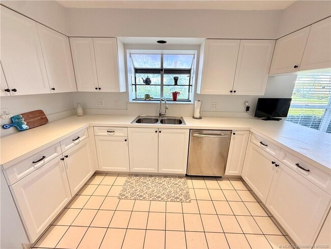 Photo - 2527 SW Brookwood Ln
