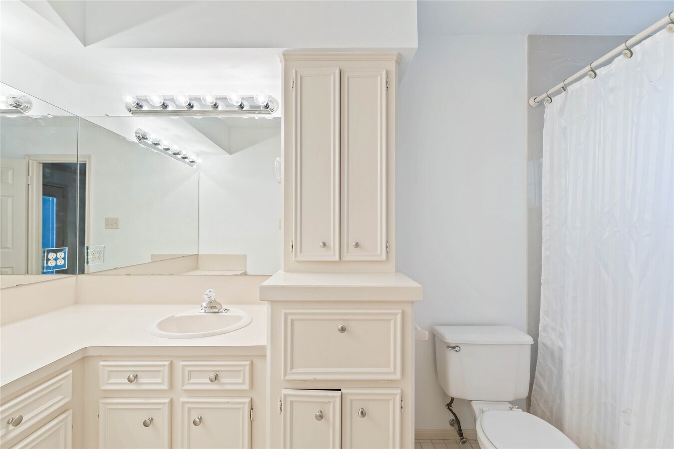 Photo - 86 Heathrow Ln