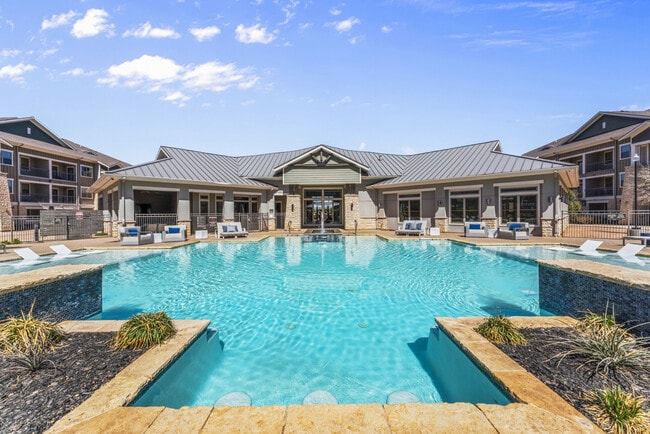 Photo - The Woodford on Mockingbird