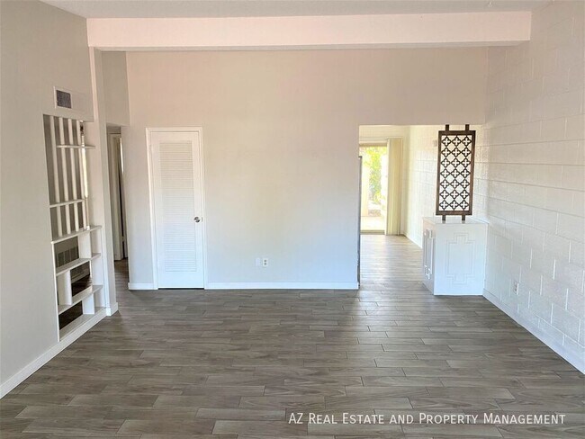 Photo - 7035 E Wilshire Dr Unit 4