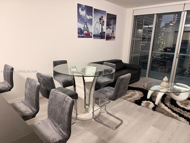 Photo - 79 SW 12th St Unidad 3105-S