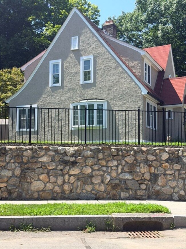 860 Pleasant St