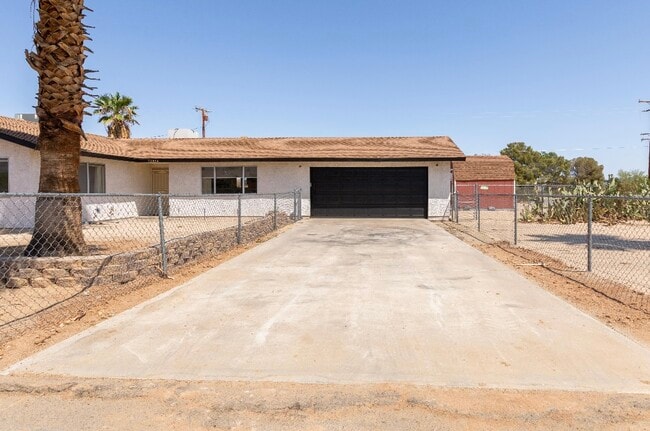 Building Photo - 72654 Sunnyslope Dr Rental