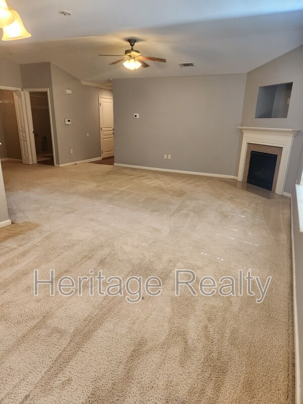 Photo - 6515 Airtree Ln
