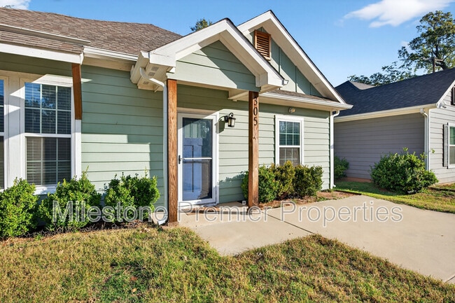 Photo - 305 W Walker St