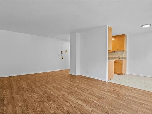 Building Photo - 3130 Irwin Ave Unit 2G