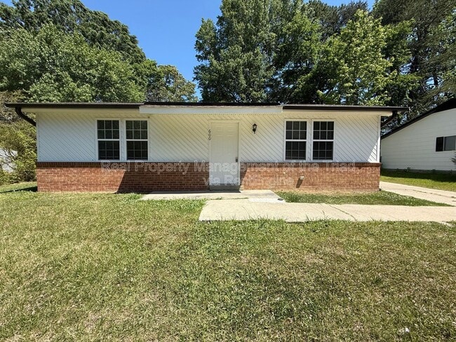 Building Photo - 600 Tipperary Dr