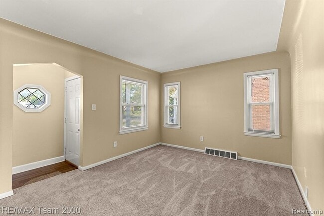 Photo - 3339 Lincoln St