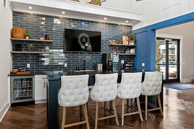 Photo - Pointe Grand Oakleaf