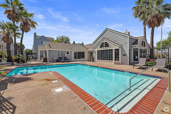 Building Photo - Lakeshore Landing Rental