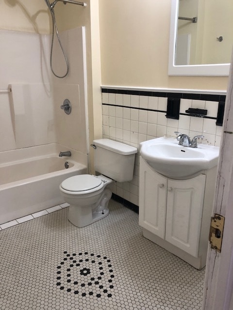 Photo - 1098 Elmwood Ave Unit 1098 Elmwood Apt 1