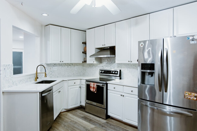 Building Photo - 5354 Regal Ct Rental