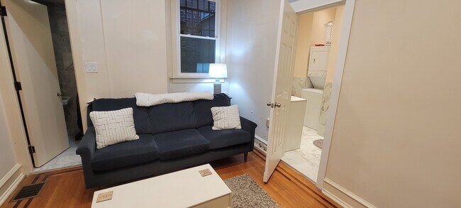 Photo - 1825 S Broad St Unidad 1