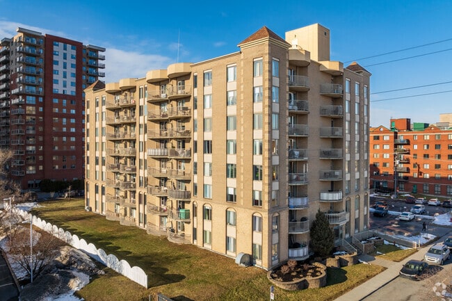 Building Photo - Palacio D’Anjou