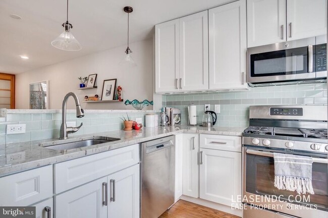 Photo - 2221 Ontario Rd NW