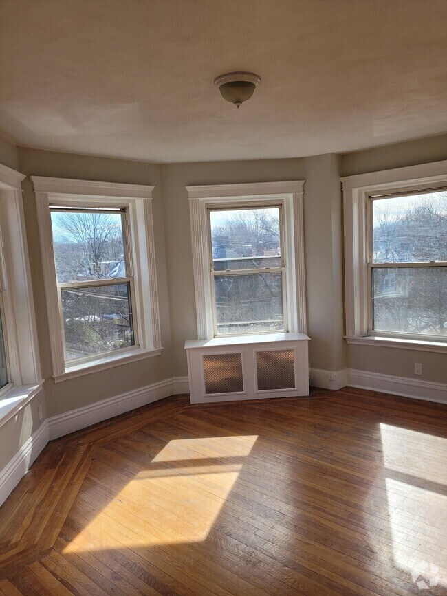 Building Photo - 76 Maple St Rental