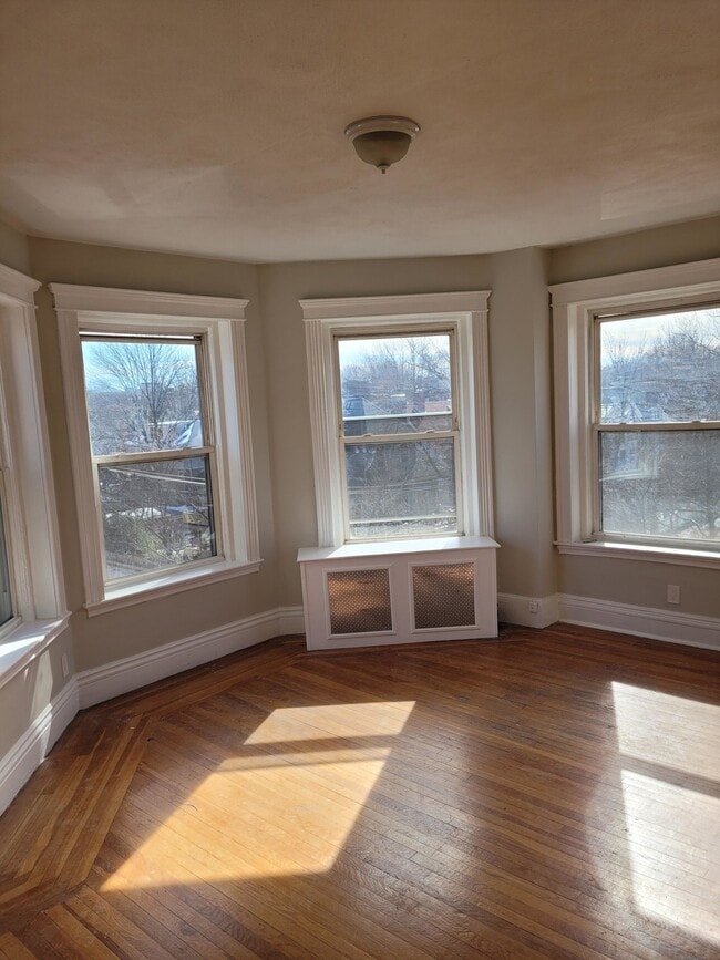 Building Photo - 76 Maple St Rental