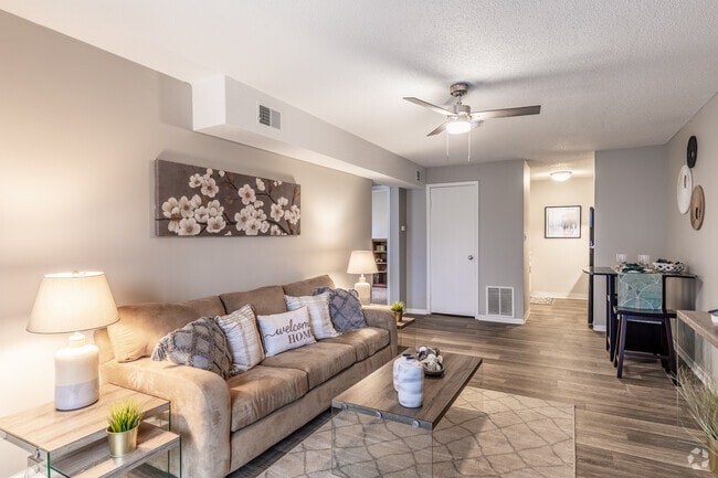 Sala de estar de 2Br, 1Ba 85 metros cuadrados - Overland Station