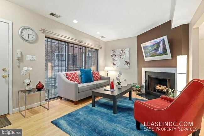 Photo - 1435 Corcoran St NW Unidad #5