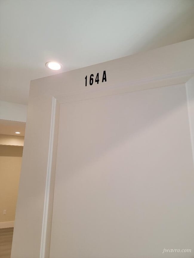 Building Photo - 164 Tiffany Ave Unit A