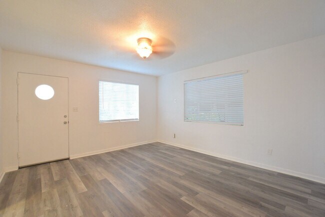 Photo - 1 br, 1 bath House - 2314 Formosa Ave