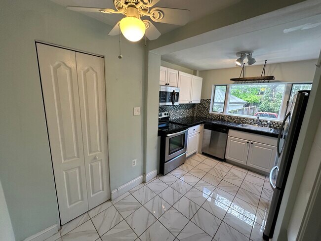 Cocina - 2250 Cathedral Ave NW Unidad 1