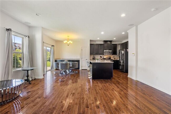 Photo - 2020 Connecticut Ln