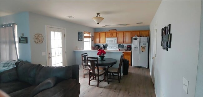 Photo - 700 Timberline St