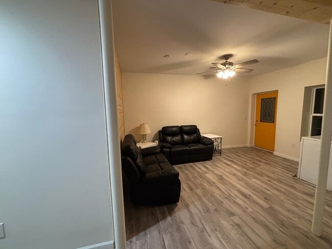 Photo - 305 E Allens Bridge Rd