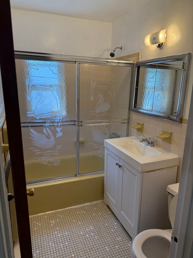 Photo - 722 Throggs Neck Expy Unit 3 Bedroom