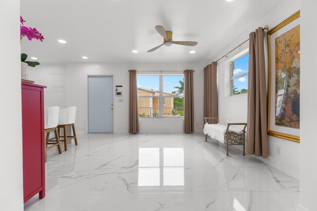 Photo - 201 NE 28th Ct