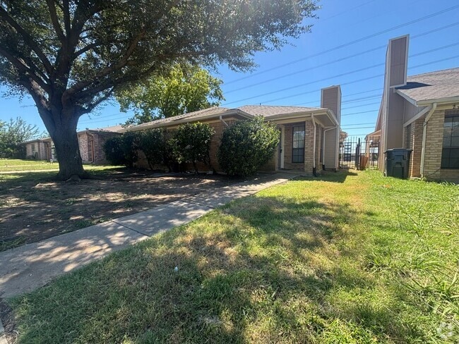 Building Photo - 2422-2424 Sherry Street Unit 2422 Rental
